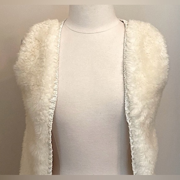 Max Studio Cream Faux Fur Ribbed Sweater Sleeveless Open Cardigan Size M - Picture 2 of 10